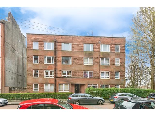 3 bedroom flat  for sale Crosshill