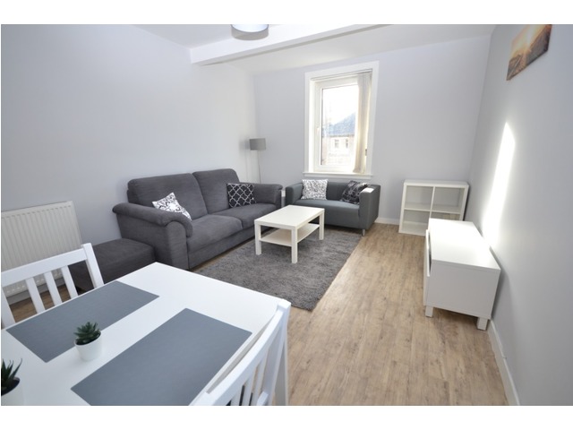 3 bedroom furnished flat to rent Stenhouse