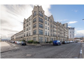 68/6 Newhaven Place, Newhaven, EH6 4TG