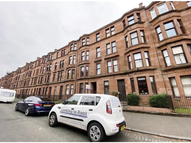 3 bedroom unfurnished flat to rent Scotstoun