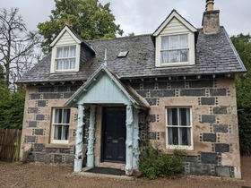 West Lodge, Leith Hall, Kennethmont, Huntly, AB54 4NQ