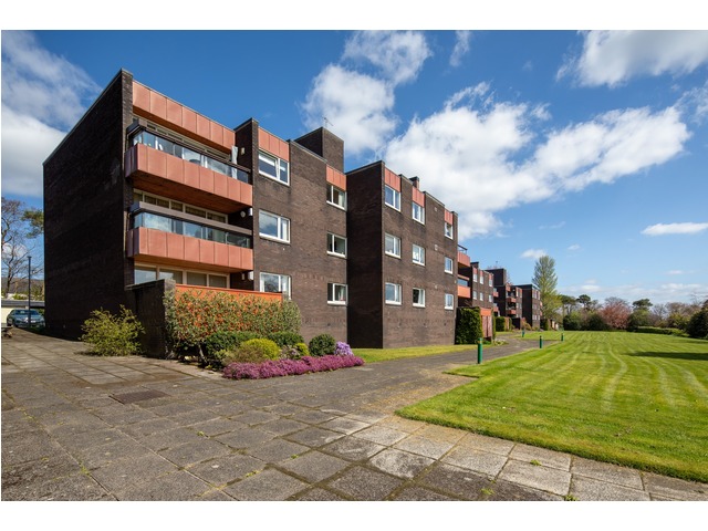 3 bedroom flat  for sale Newton Mearns