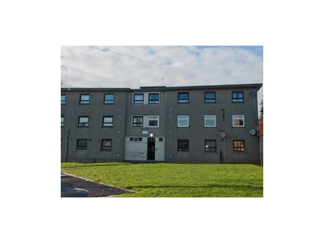 4 bedroom part-furnished flat to rent Tillicoultry