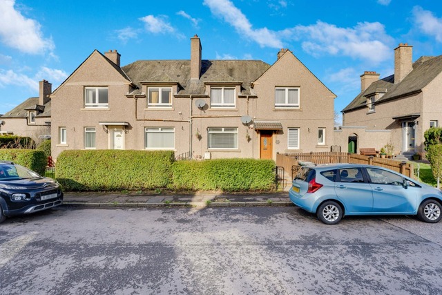 3 bedroom flat  for sale Currie