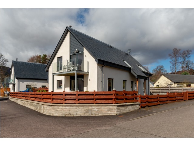 4 bedroom detached house for sale Newtonmore