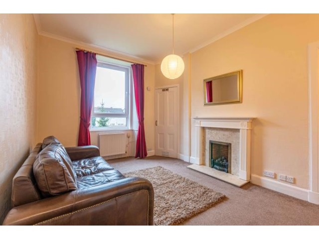 1 bedroom part-furnished flat to rent Currie