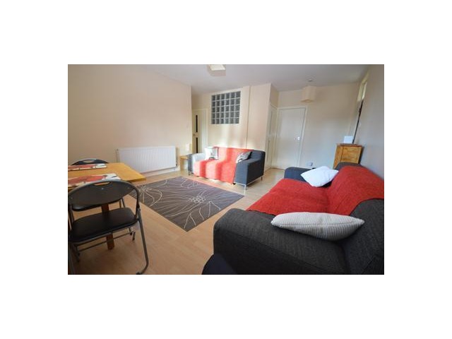2 bedroom furnished flat to rent Greenside
