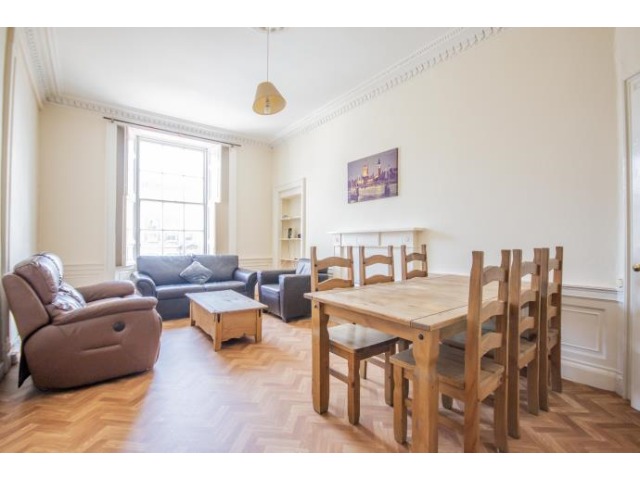 5 bedroom furnished flat to rent Greenside