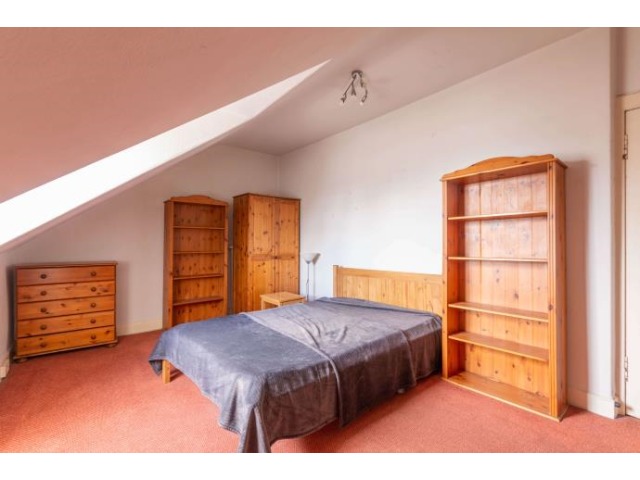 6 bedroom furnished flat to rent Greenside