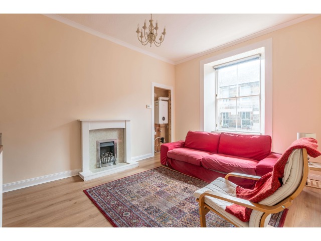 2 bedroom furnished flat to rent Greenside