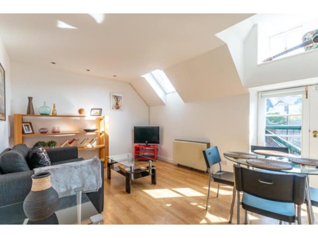 2 bedroom furnished flat to rent Meadowbank