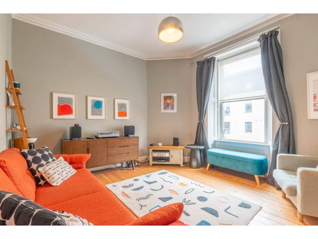 2 bedroom part-furnished flat to rent Greenside