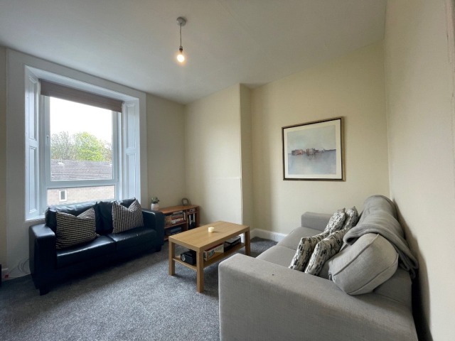 4 bedroom furnished flat to rent Stenhouse