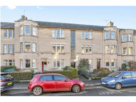 18/2 Learmonth Avenue, Comely Bank, EH4 1DF