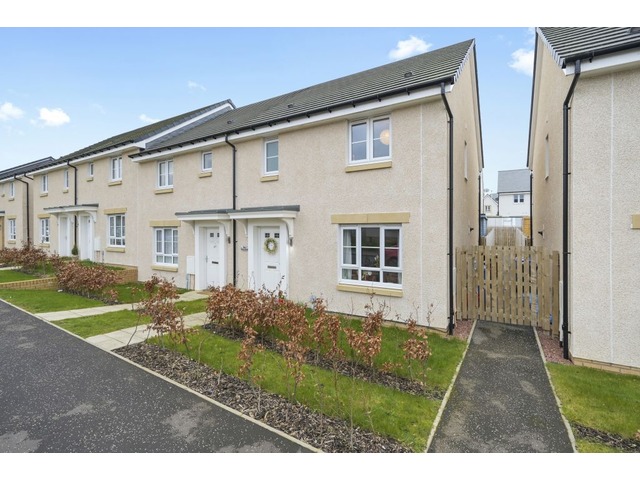 3 bedroom end-terraced house for sale New Pentland