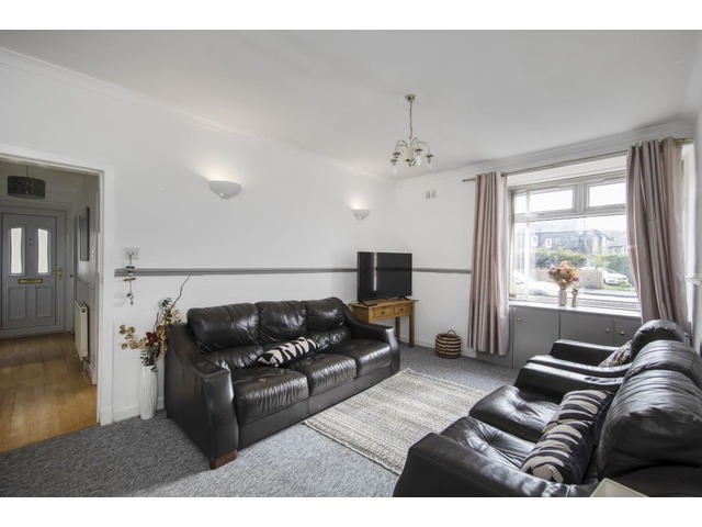 2 bedroom flat  for sale Colinton