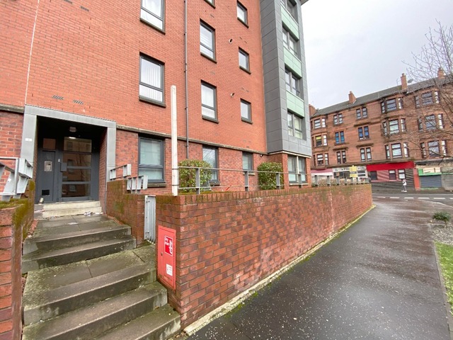 2 bedroom unfurnished flat to rent Haghill