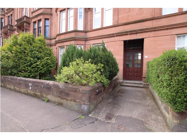 2 bedroom part-furnished flat to rent High Knightswood