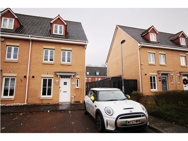 3 bedroom unfurnished house to rent Chryston
