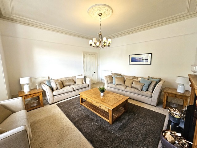 3 bedroom furnished flat to rent Craigiebuckler